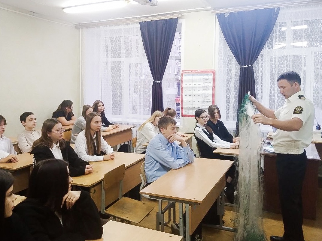 «Начинаем с малых лет!»: Курганские школьники узнали о водных богатствах края от рыбоохраны