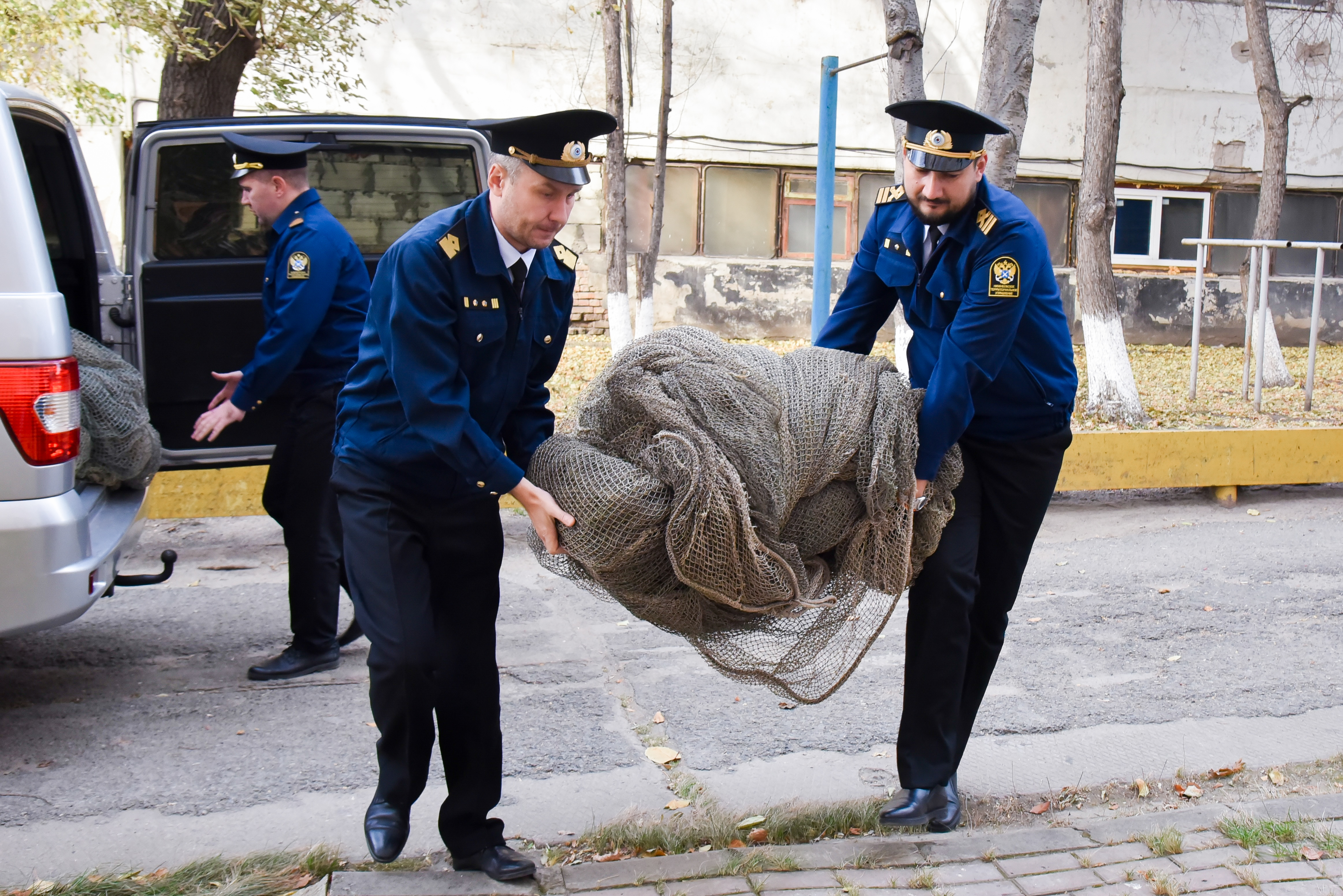 Совместные усилия в поддержке героев: инспекторы рыбоохраны передали сети на нужды СВО