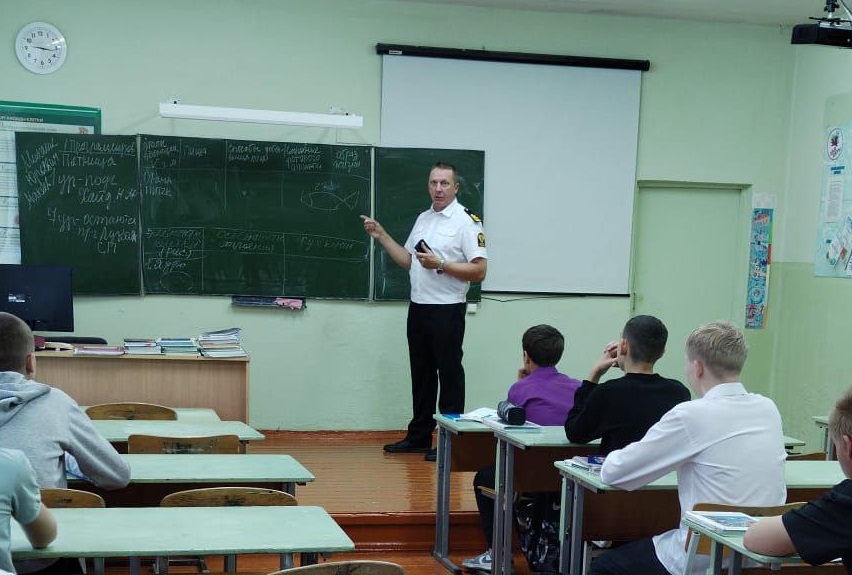 Инспектор рыбоохраны рассказал школьникам Красноуфимска о борьбе с браконьерством 