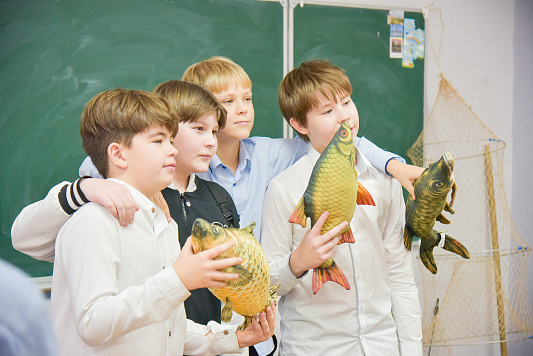 Инспекторы рыбоохраны обучают школьников основам экологической грамотности! 