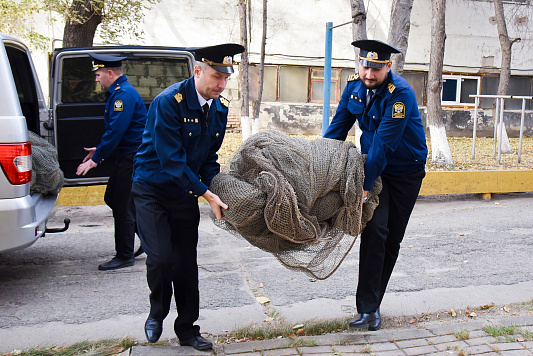 Совместные усилия в поддержке героев: инспекторы рыбоохраны передали сети на нужды СВО